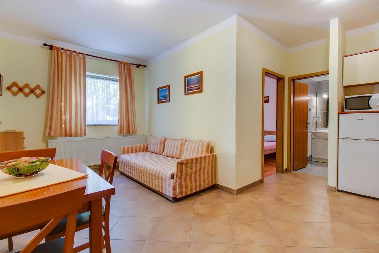 Apartments With A Parking Space Mali Lošinj Exterior foto