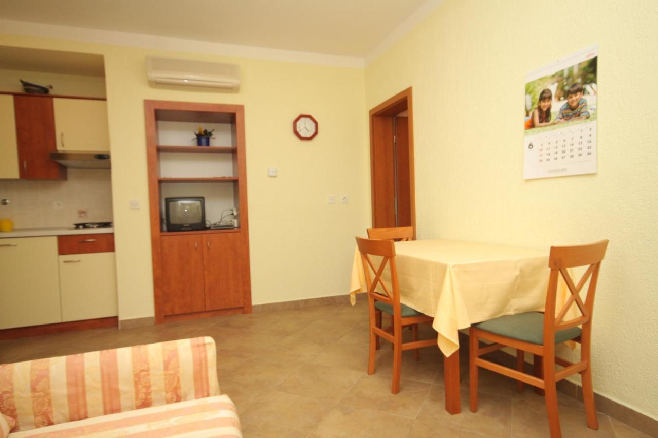 Apartments With A Parking Space Mali Lošinj Exterior foto